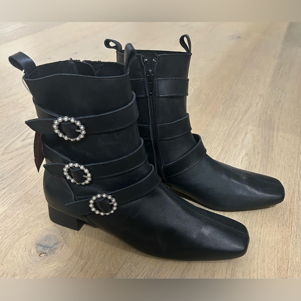 NWT Cruza Women’s Boots Size 41
